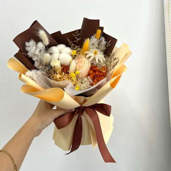 Small autumn preserved flower